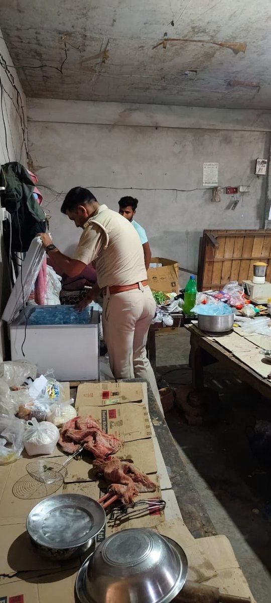 informatio80837's tweet photo. ⁦⁦ज़िलाधिकारी श्री सत्येंद्र कुमार के निर्देश पर आज दरहरा मोड़, ग्राम भवनियापुर खेवली टेमा ,ग्राम मुरलीगंज, ग्राम टेकुआ, ख़ाला,ग्राम दरगापुर, मरकामऊ, ग्राम बराती का पुरवा में दबिश दी गयी, दबिश के दौरान 02 अभियोग पंजीकृत करते हुए लगभग 24 लीटर कच्ची शराब बरामद की गयी।⁦ https://t.co/s2DM0Tj4fL
