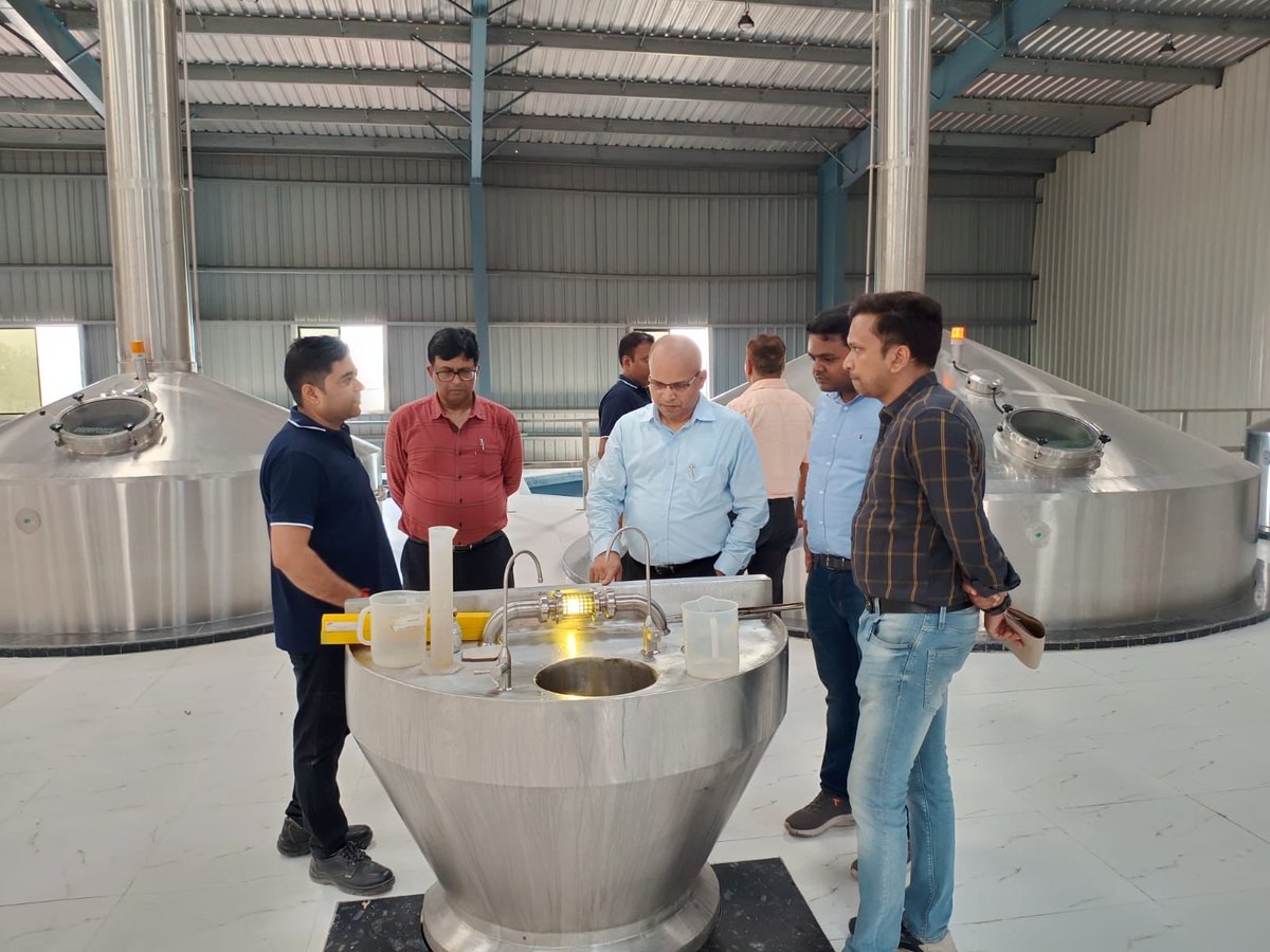 informatio80837's tweet photo. ⁦⁦ज़िलाधिकारी श्री सत्येंद्र कुमार के निर्देश पर आज दरहरा मोड़, ग्राम भवनियापुर खेवली टेमा ,ग्राम मुरलीगंज, ग्राम टेकुआ, ख़ाला,ग्राम दरगापुर, मरकामऊ, ग्राम बराती का पुरवा में दबिश दी गयी, दबिश के दौरान 02 अभियोग पंजीकृत करते हुए लगभग 24 लीटर कच्ची शराब बरामद की गयी।⁦ https://t.co/s2DM0Tj4fL