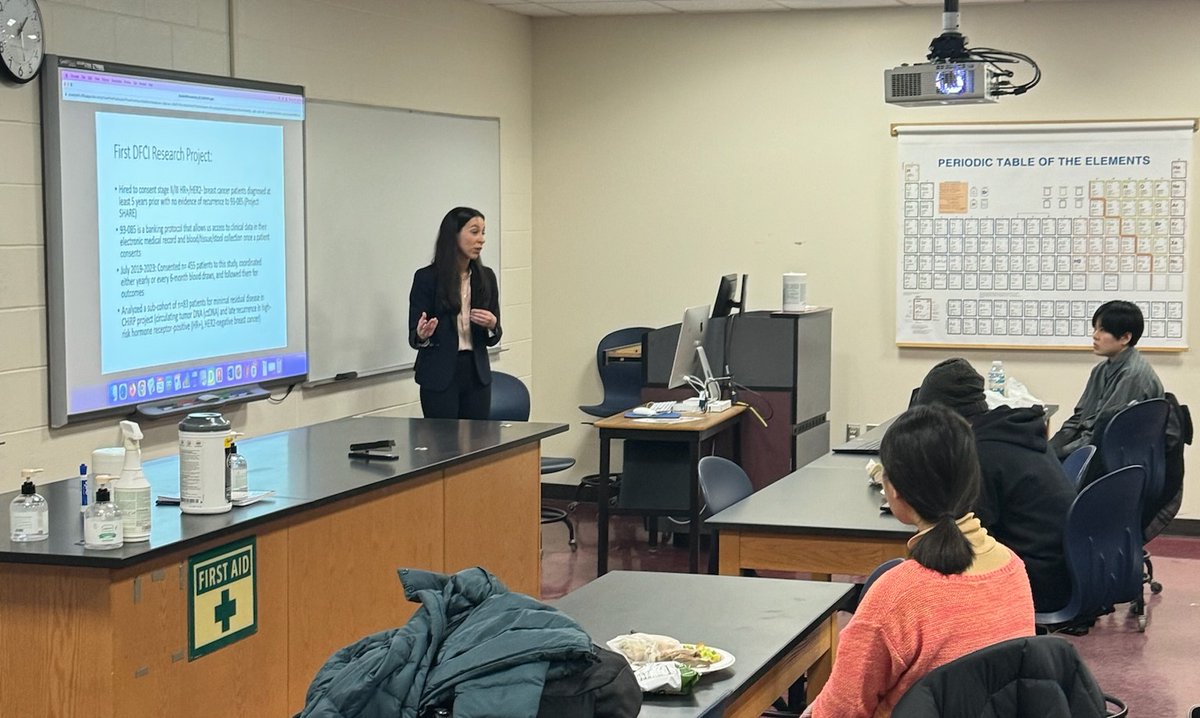 Kate Santos, one of our rising💫Clinical Research Coordinators, currently working in @hthrparsons' lab, visited Bunker Hill Community College to speak with #STEM students about her current role and to discuss careers in oncology and research. #PeerToPeerEducation #womeninSTEM
