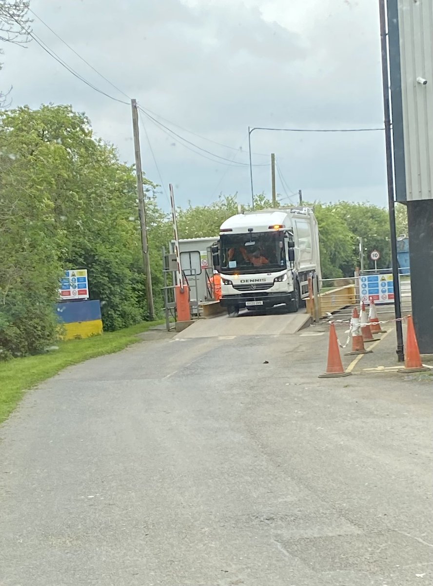 Spent the day collecting 1100 li Euro bins with Dave from @suezUK Wellingborough depot! It’s always good to have a #realitycheck on #waste arisings #collections #overweightbins #routing #rushhourtraffic & the opportunity to #RecycleMore - thanx Dave for #banter & #hardwork