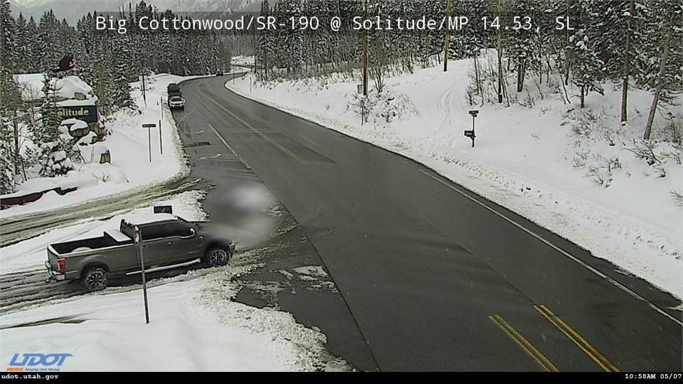 UDOTcottonwoods's tweet photo. 🚨#RoadWeatherUpdate🚨
#SR190 #SR210: The #TractionLaw has been lifted in Big & Little Cottonwood Canyons.
‼️Watch for areas of slush in upper canyons, mainly in downhill lanes.
@UDOTTRAFFIC @UtahDOT @UDOTRegionTwo @SLCoGov @WasatchBCAlli @SnowbirdAlerts @SolitudeMTN https://t.co/Aj1RTZ9nfo