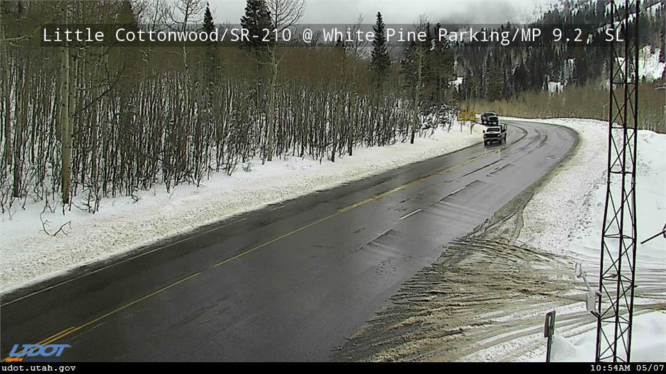 UDOTcottonwoods's tweet photo. 🚨#RoadWeatherUpdate🚨
#SR190 #SR210: The #TractionLaw has been lifted in Big & Little Cottonwood Canyons.
‼️Watch for areas of slush in upper canyons, mainly in downhill lanes.
@UDOTTRAFFIC @UtahDOT @UDOTRegionTwo @SLCoGov @WasatchBCAlli @SnowbirdAlerts @SolitudeMTN https://t.co/Aj1RTZ9nfo