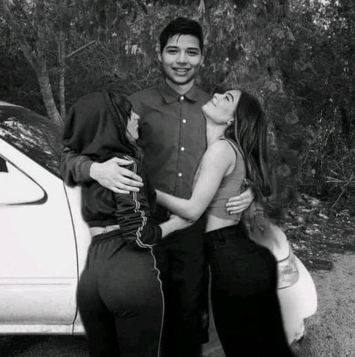 Mi mamá me puso 2 nombres para tener 2 novias