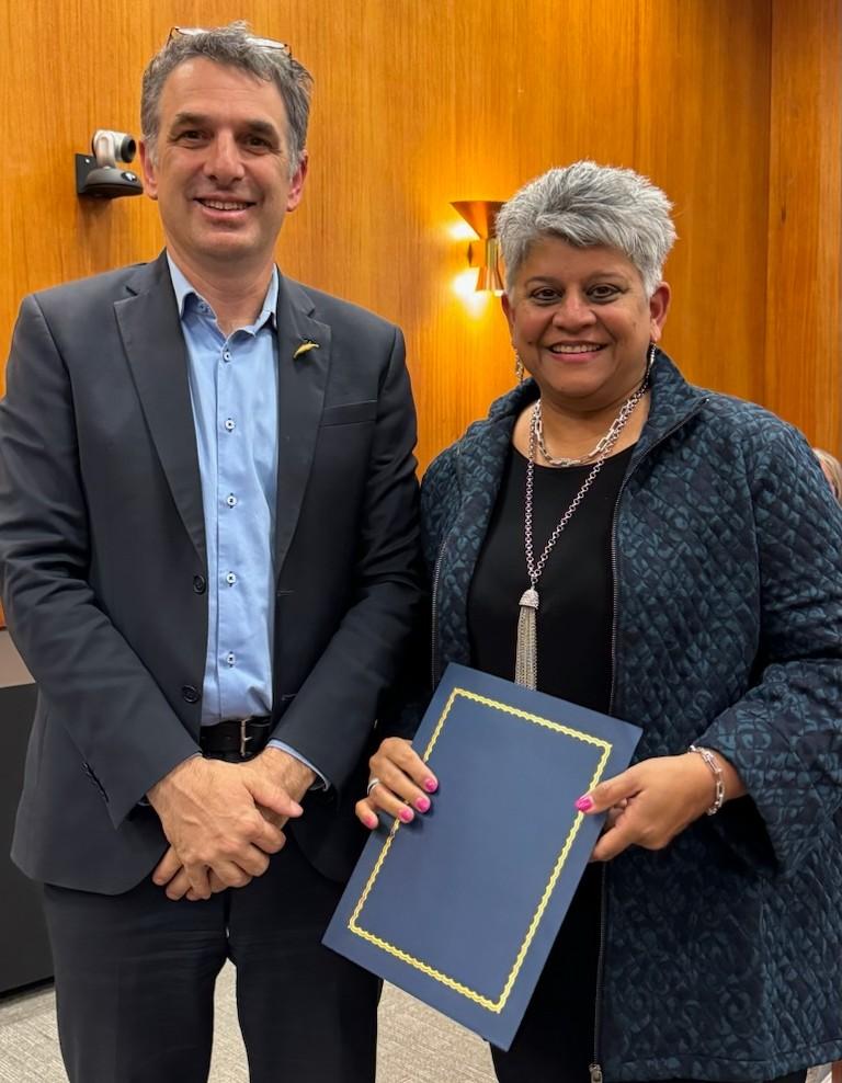Yesterday evening, our CEO Alison Dantas accepted a proclamation from New Westminster Mayor Patrick Johnstone celebrating this week as Elizabeth Fry Week. Thank you, Mayor and Council! #EFry85 #EFW2024