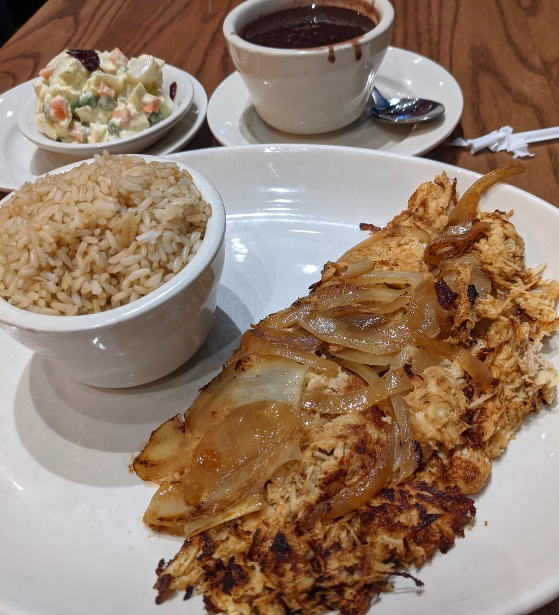 Honestly, was going to order something different today, but when I scanned the menu, my body demanded the comfort of chicken. Vaca Frita de Pollo, to be precise. #Sergios