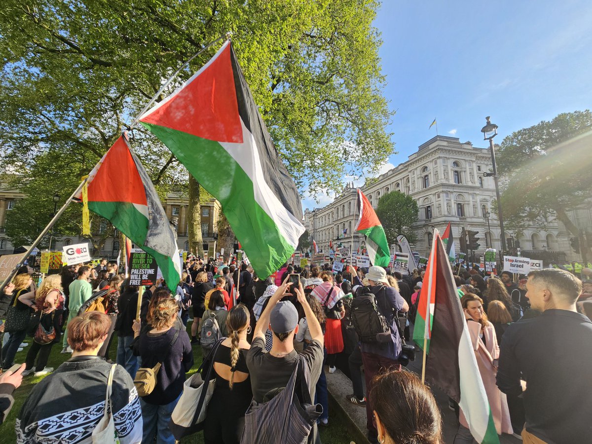 #CeasefireNOW is the cry outside Downing St, London now! #StopTheGenocideInGaza Palestine will be free! #SaveRafah