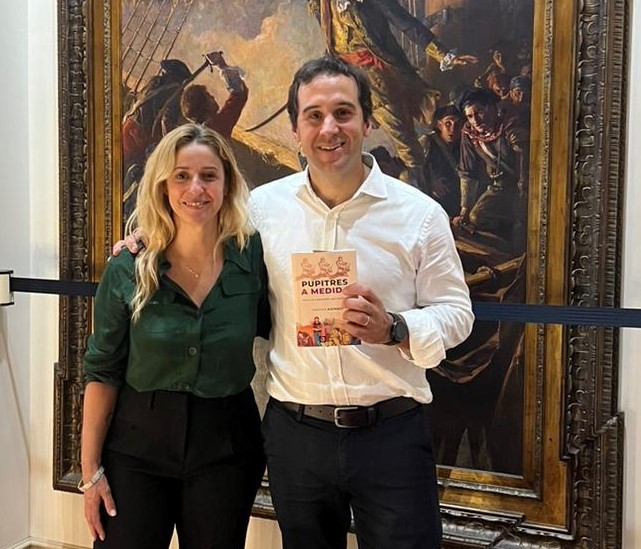 ¡Felicitaciones @kienast_marina ! Y gracias por invitarme a ser parte. Pupitres a medida: formación docente, reconocimiento, autonomía. Grandes reflexiones forman su nuevo libro 📕💪 ¡Muy recomendado!