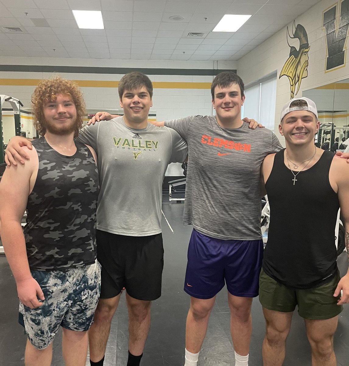 This is what it’s all about. Past present future working out together. R ➡️ L:
- c/o ‘23 @bn_hartley @BH2OFootball 
- c/o ‘24 @_MasonWade @ClemsonFB 
- c/o ‘25 @willsaba1 @WakeFB commit
- c/o ‘27 @AidenOliverLVFB TBD 💪🏽

#vikingstrong #viking4life #brotherhood