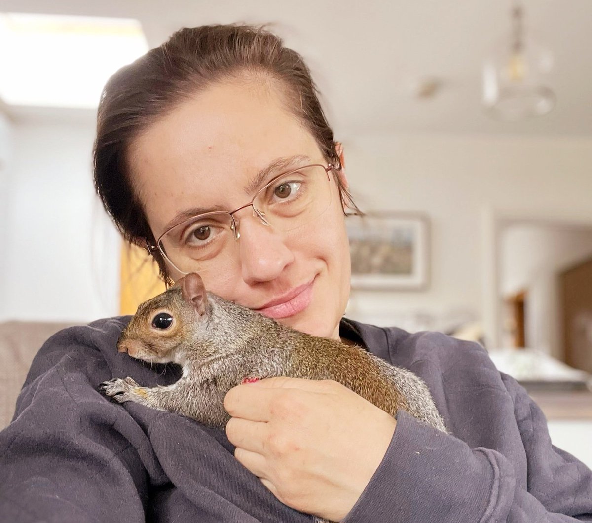 SAY HELLO TO NADIA AND SPOT! One of them is the authorised person for the Urban Squirrels North London site, the other is a very sweet squirrel with mild neurological issues. 🙂❤️🐿
