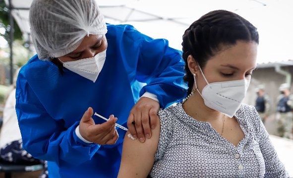 En #Danlí personal de la Dirección de Sanidad Policial🏥 se presento a la inauguración de la campaña de vacunas 💉 promovida por la Región Sanitaria, con el objetivo de prevenir enfermedades virales 👨🏻‍⚕️🤧 @hegusave @PoliciaHonduras @DIPAMPCOHN