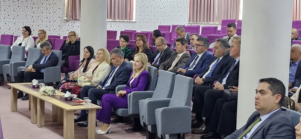 İl Millî Eğitim Müdürümüz Yaşar Koçak ve İlçe Millî Eğitim Müdürümüz Ayhan Işık, “Türkiye Yüzyılı Maarif Modeli”tanıtım toplantısında okul öncesi ve ilkokul müdürlerimizle Muazzez Karaçay İlkokulu’nda bir araya geldiler. 
<a href="/tcmeb/">Millî Eğitim Bakanlığı</a>  
<a href="/Yusuf__Tekin/">Yusuf Tekin</a> 
<a href="/kocakysr/">Yaşar Koçak</a> <a href="/Ayhanisik37/">Ayhan IŞIK</a>