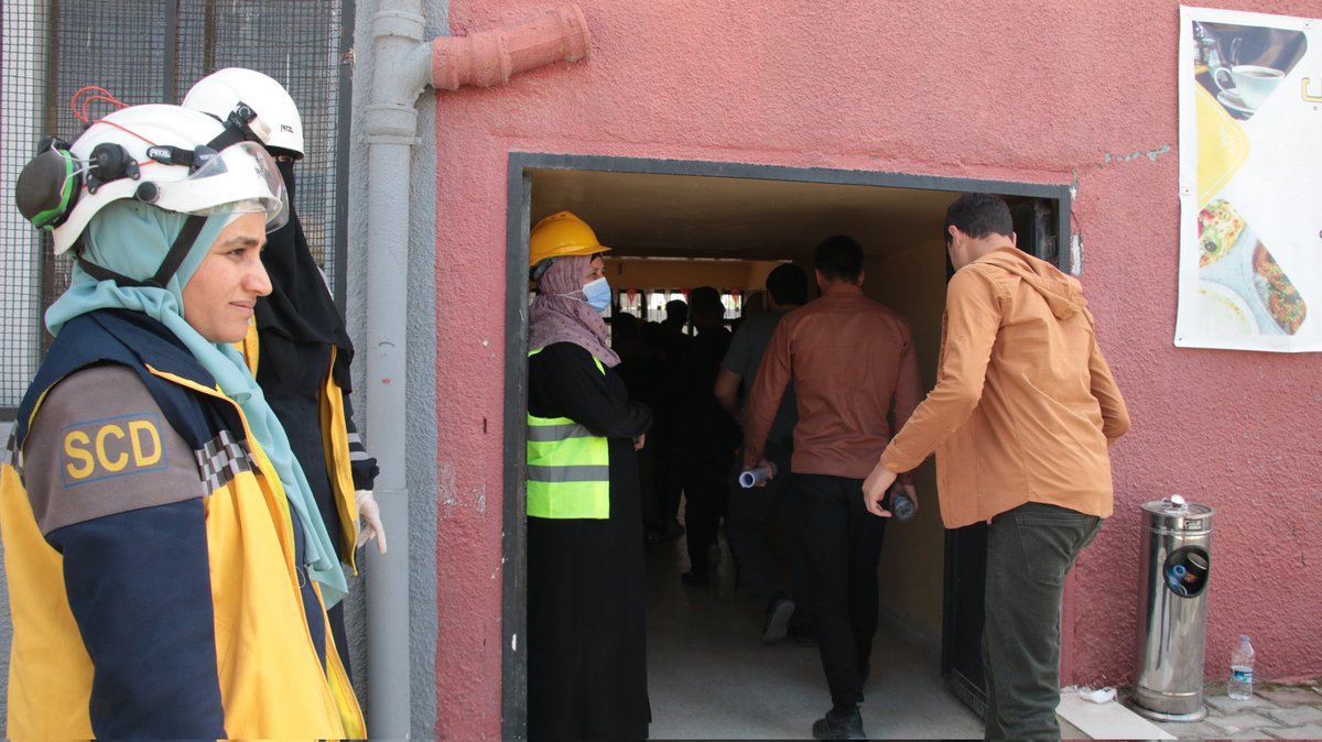 Our teams conducted hands-on training for students at the Institute of Security and Protection at Gaziantep University in Jarabulus, eastern #Aleppo, covering safe evacuation procedures during disasters and fire safety and response. These trainings equip students with practical