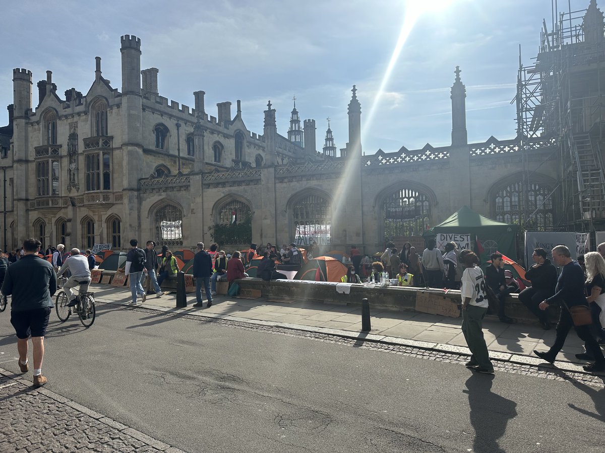 Day 2 of the Gaza student protest here in Cambridge; if you're a Cambridge staff member, please consider signing the statement of support for our students via this link: docs.google.com/forms/d/e/1FAI…