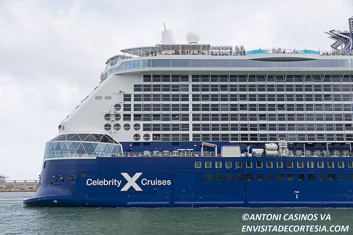 Algunas tomas de uno de los nuevos cruceros que han estrenado temporada en el @PortdeBarcelona el Celebrity Ascent.