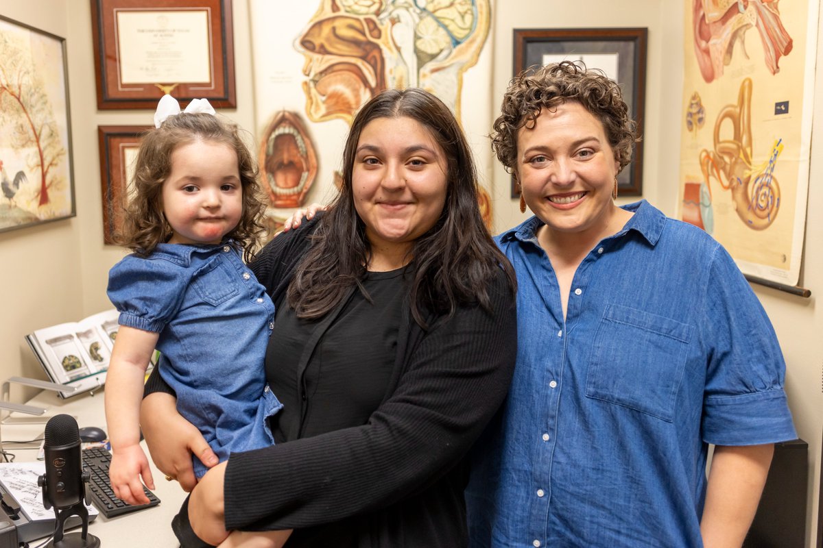 #TEXASMoody student parent Emily Rangel will walk the stage this Friday to receive her hard-earned diploma! 'I’m doing it for her and for me.' Learn more about her journey at Moody College: bit.ly/emilyrangelmoo…