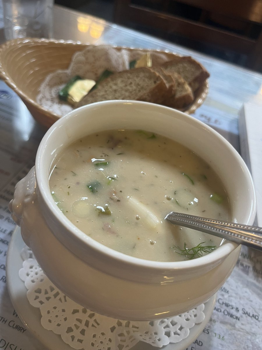 It’s probably worth coming home to #Ireland for the seafood chowder alone - and the Cornerstone Bar in #Lahinch do a particularly good one #CoClare