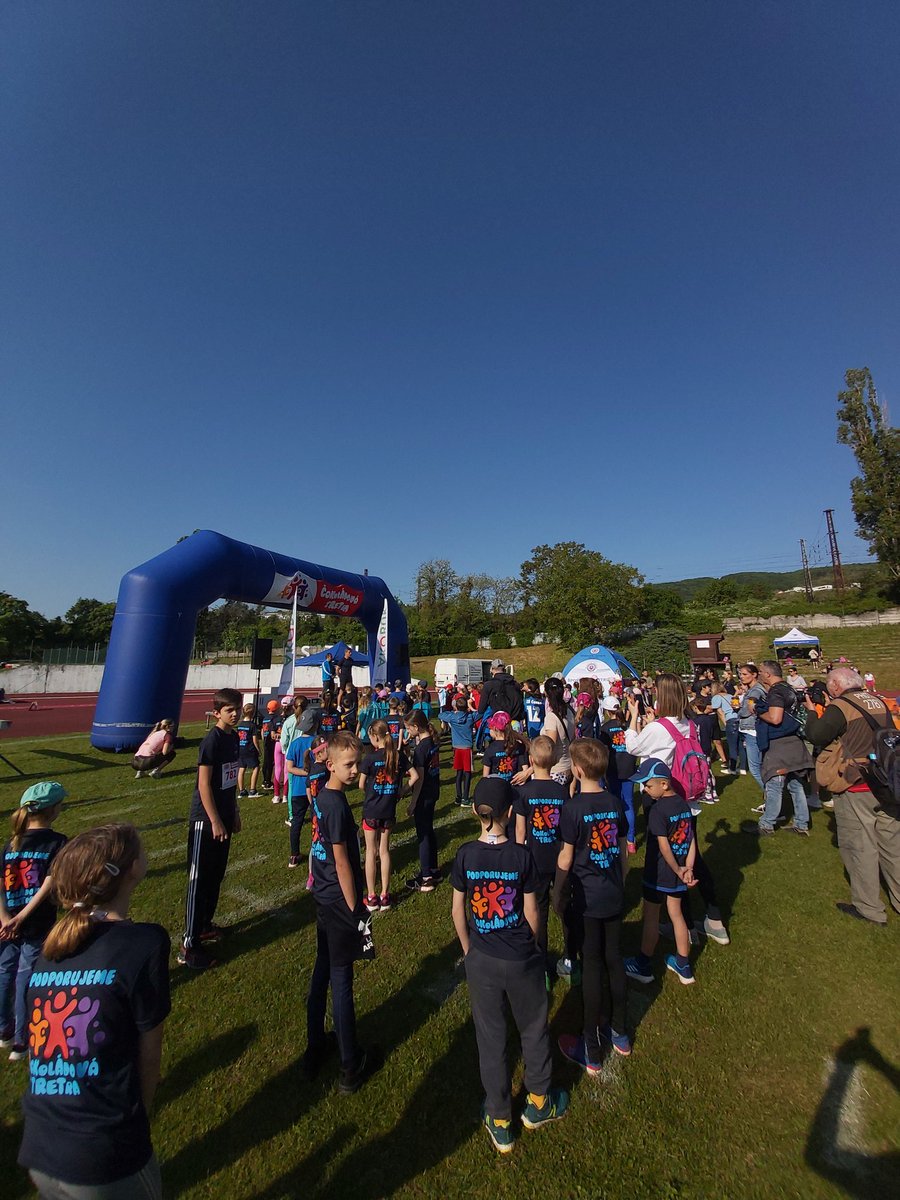 Last week, the Slovak 🇸🇰 edition of Chocolate spike 🍫 kicked-off in Bratislava. More than 900 kids enjoyed a day full of athletics, accompanied by former 60m European champion Ján Volko. 🎖