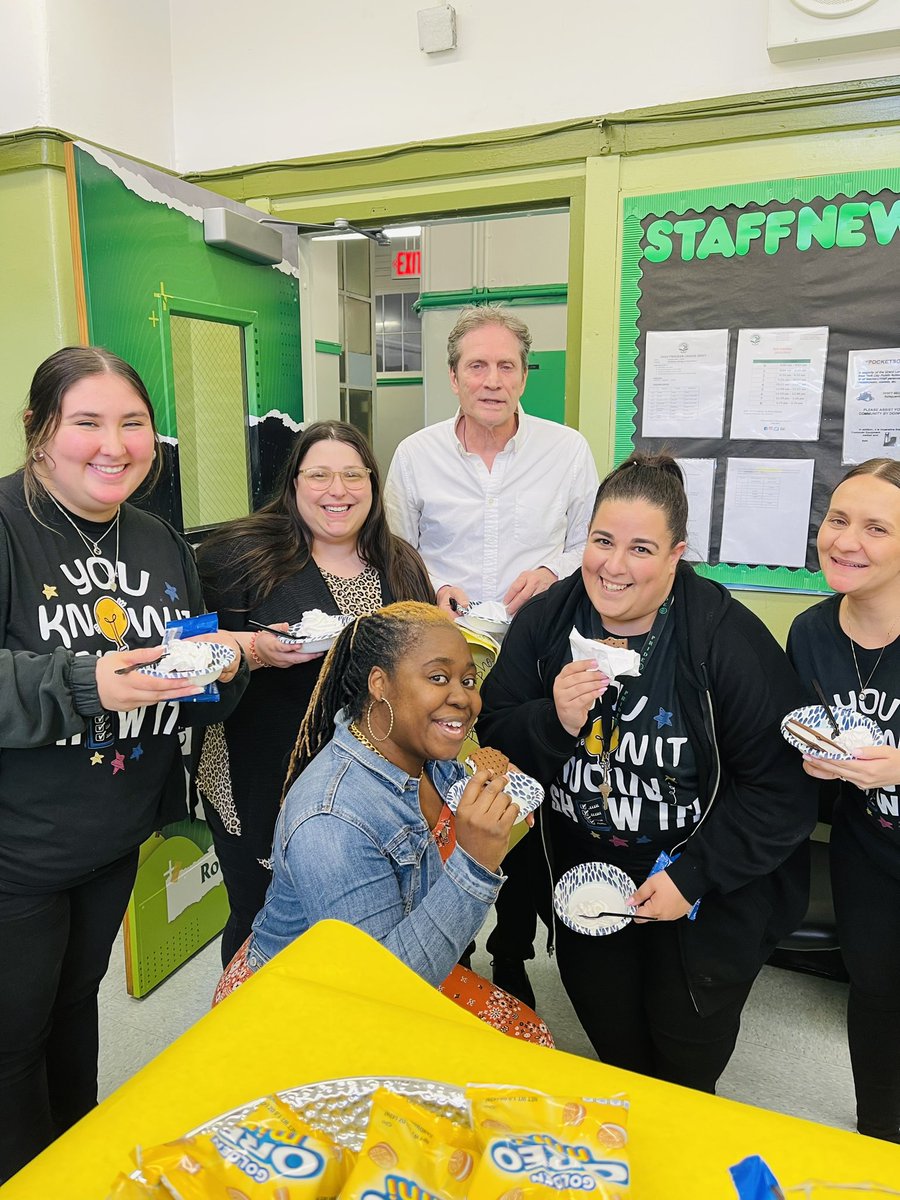 Another day of Teacher Appreciation Week! #icecreamsandwiches
#sweettreats
<a href="/23k150/">Christopher Elementary School</a> <a href="/D23Rising/">District23Rising</a>