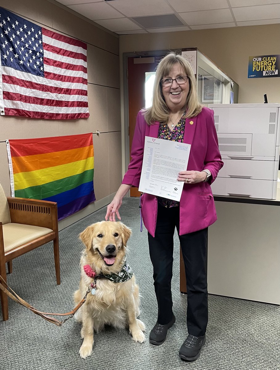 I was very happy to get a visit in Lansing from Wyleigh, Canine Advocate for the All for Oxford and United Resiliency centers. You can follow Wyleigh on Instagram at @wyleighgoestowork. 🐕

#commonground #canineadvocate #michigan #MILeg