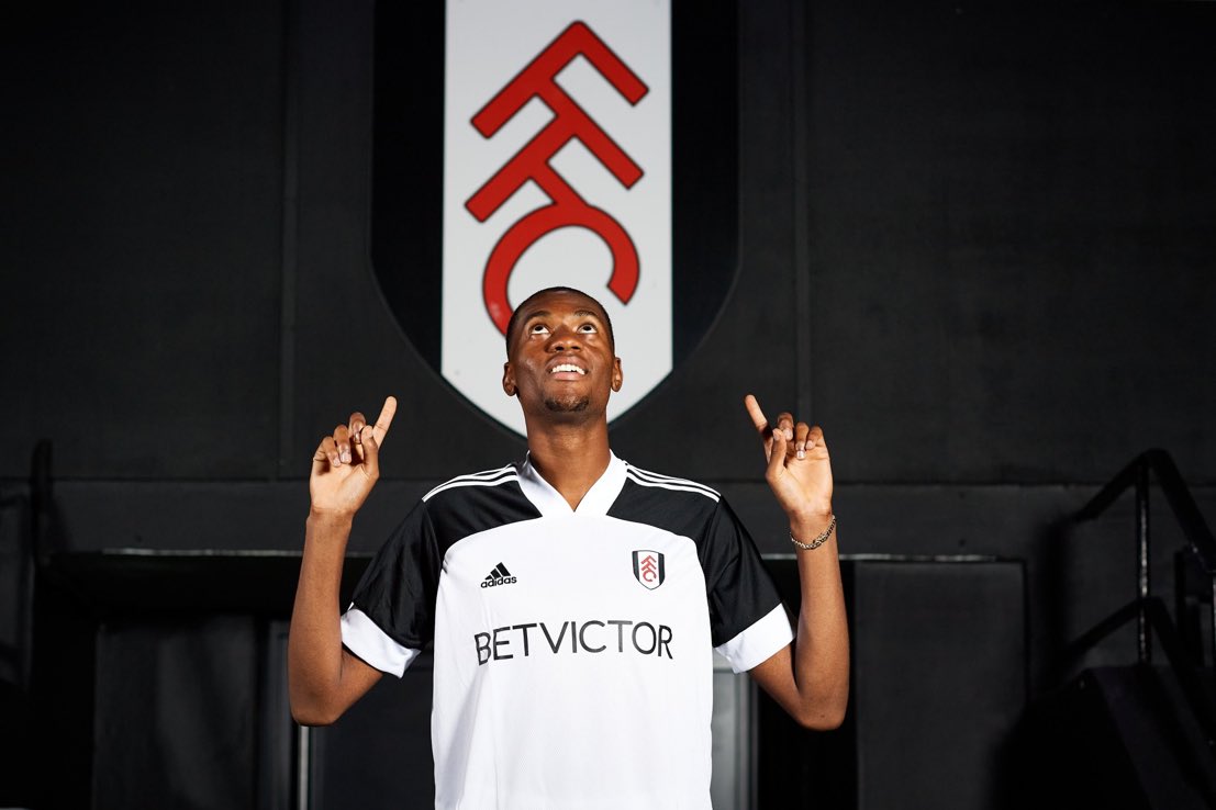 🚨 NEW: #mufc will have to sell to fund a recruitment drive this summer. They are looking at some players with one year left on their contract and free agents, such as Fulham centre-back Tosin Adarabioyo. [@hirstclass]