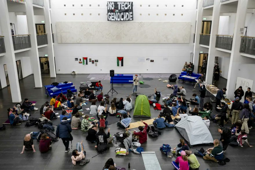 Država je možda neutralna, ali studenti nisu: EPFL, ETH, UNIGE!

swissinfo.ch/eng/foreign-af…