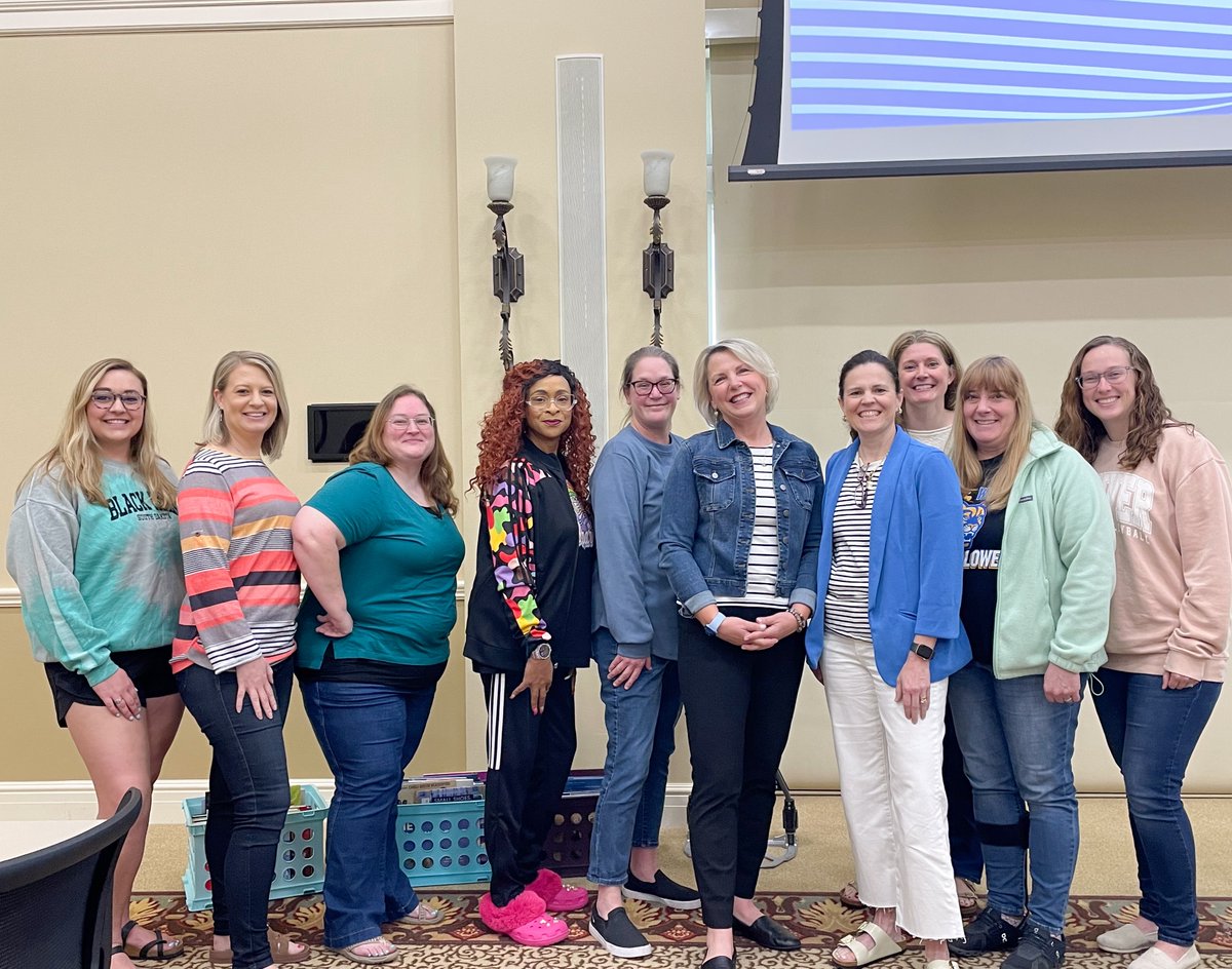 What a fantastic day with #CRAEA #TeacherLibrarians! Last week’s workshop taught attendees ways to diversify their book collections & gave important legislature updates, summer reading program details, book talks & more! 📚 #EveryDayAtAEA #iaedchat