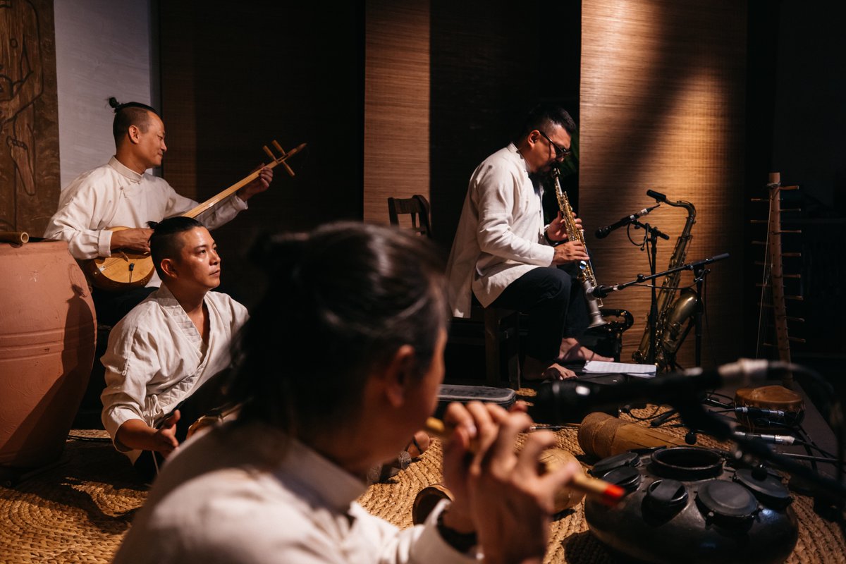 Vietnamese collective Đàn Đó will be collaborating with 3 Scottish musicians for a unique concert @MackQueensCross on Wed 19 Jun. @mcksax @tominterrupto & Ali Levack join saxophonist Quyền Thiện Đắc for an evening of “JAZZ-BẢN ĐỊA” (Indigenous Jazz) 🎟️jazzfest.co.uk
