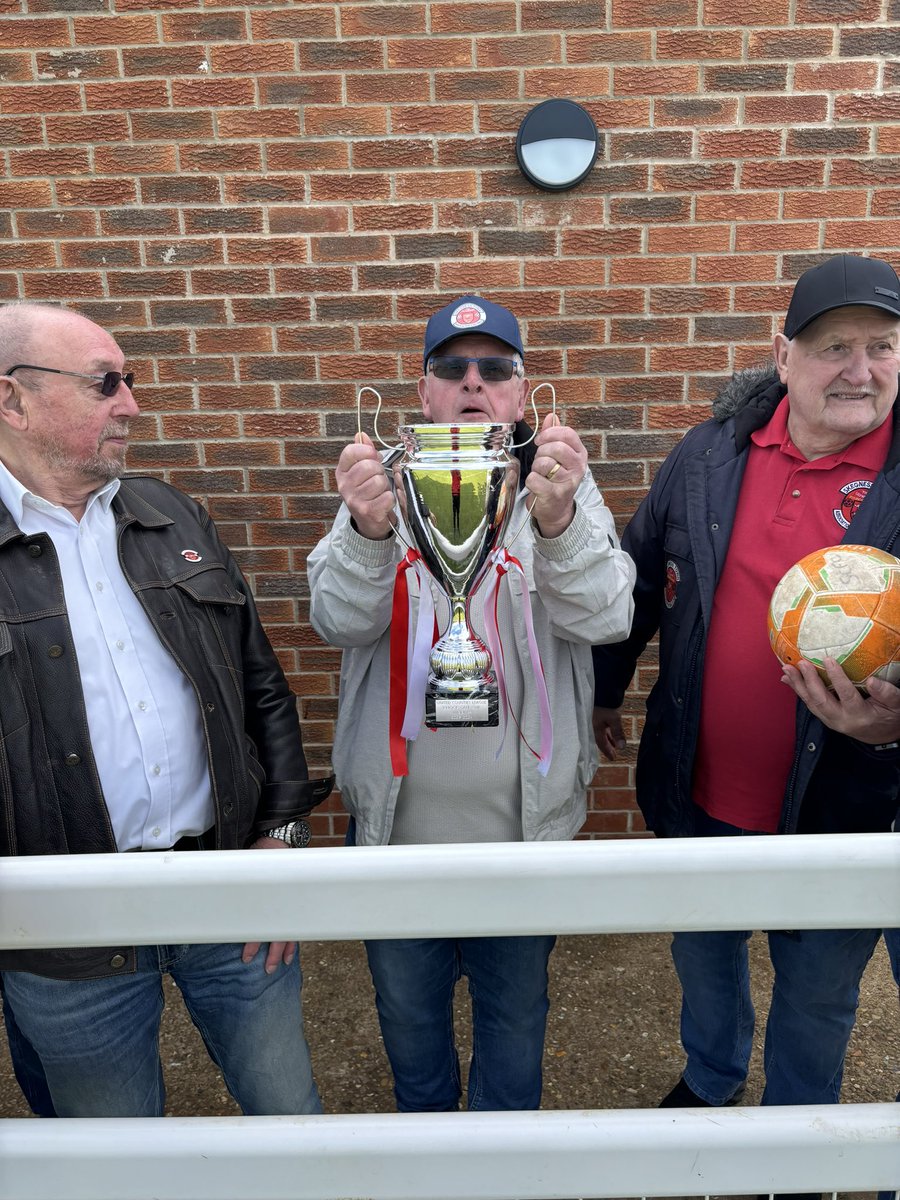Fans out in force yesterday to give us their twelfth man support! Here some pics of them with the trophy!