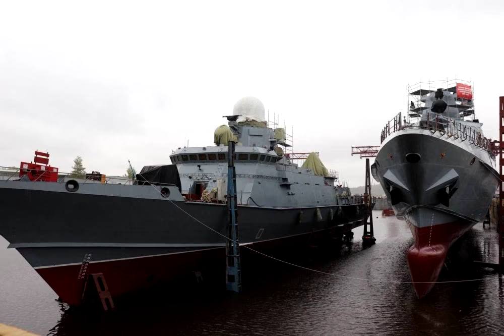 jfgino's tweet photo. Nouvelles cibles pour #StormShadow🇬🇧 #ScalpEG 🇨🇵 . La Russie a lancé 2 navires destinés à la flotte de la mer Noire : l'un d'eux #CrimeanReality petit navire lance-missiles peut emporter des missiles Kalibr et d'un patrouilleur #ViktorVelikiy https://t.co/WtUYqkH3A2
