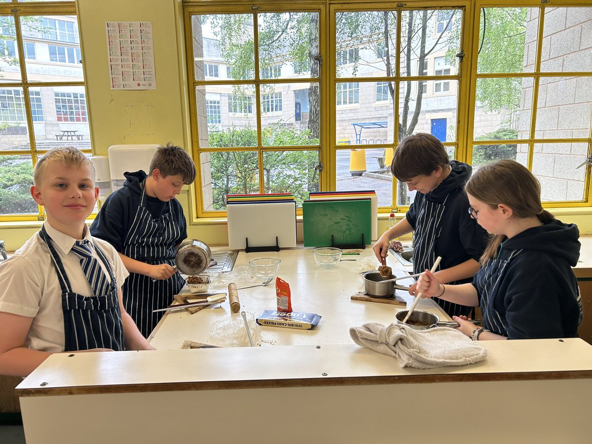 Today we had Viewlands Primary in. to make Tiffin. Well done everyone 😋 @perthacademy @ViewlandsPS