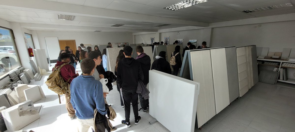 Nos visitan alumnos de 1ºBachillerato del Colegio Claret en sus “Jornadas de Emprendimiento”. Les enseñamos “quiénes somos y qué hacemos”. Mostrando a los estudiantes una empresa segoviana puntera en cerramiento de fachadas con hormigón arquitectónico, GRC y UHPC