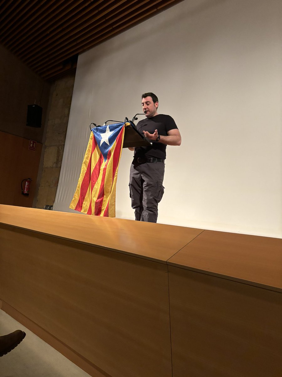 Víctor Pérez, de Tarragona, és el número 4 de la llista de la demarcació d’@alhora_cat. Professional de la història i de l’arqueologia i ensenyant, la decepció amb la gestió post-2017 dels partits processistes l’ha dut a implicar-se per primera vegada en política activa.
