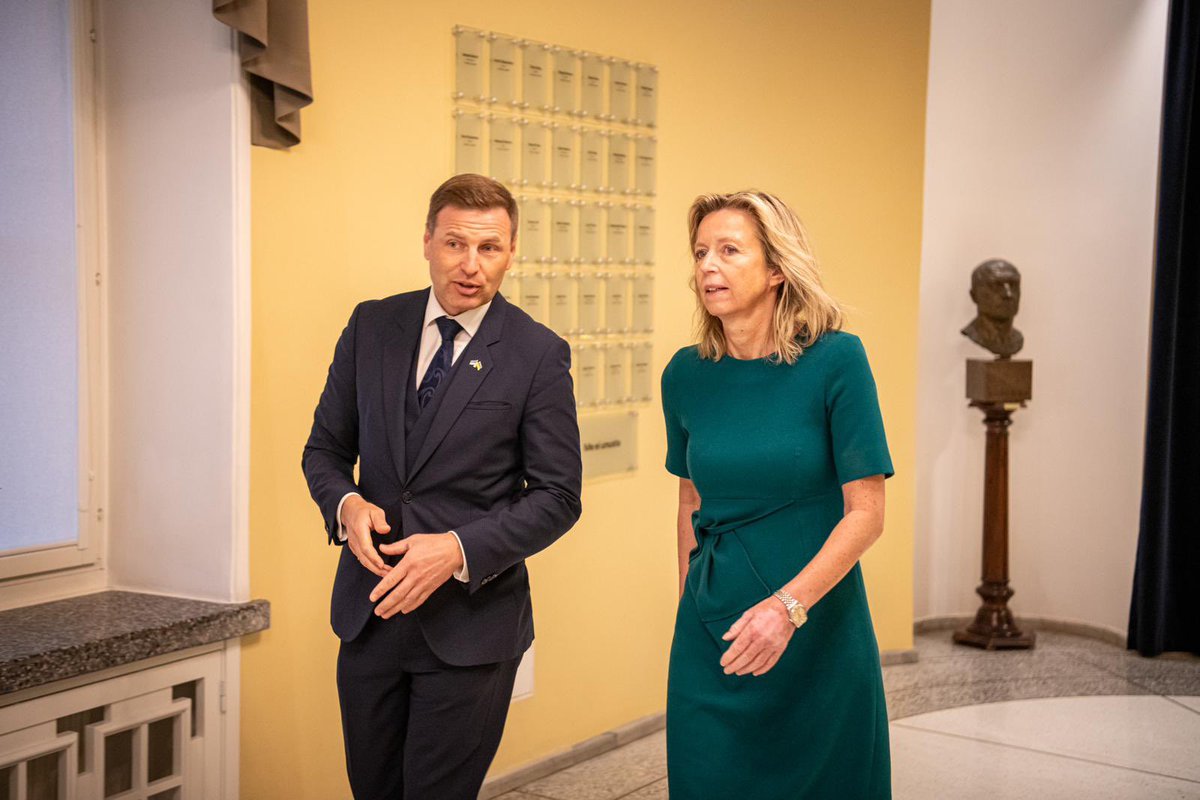 Estonia faces increasing hybrid threats. Russias posture in this area has become more aggressive. @HPevkur and I discussed how to counter this. We affirmed our strong support to Ukraine. The Dutch deployment of F-35s in Estonia from the end of 2024 was welcomed by the minister.