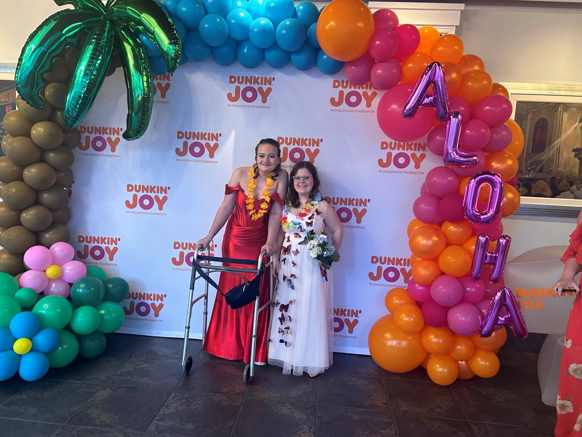 This past weekend, the Adolescent Leadership Council (TALC) held our annual prom! This event provides our patients who are immunocompromised or have chronic medical conditions a full prom night experience! Thank you to TALC for organizing this event and all who helped support!