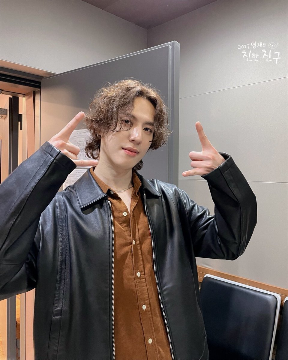 🦦친친🦦
#갓세븐 #유겸 #겸디

노래 나가는동안 챌린지 말아주는 디제이가 있다?!
➡️ 네! 그사람이 바로 친친의 겸디입니다 ✌️☺️✌️