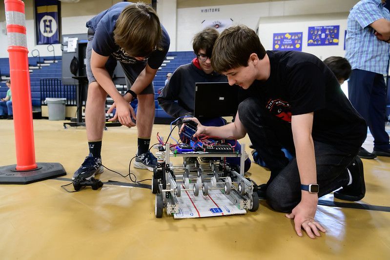 Flashback to the cutting-edge action at Sunnyside High School last month! Dive into the world of robotics and drone racing with our Club RED and DRIFT competitions. Witness the passion, creativity, & innovation of our students as they compete to push the boundaries of technology.