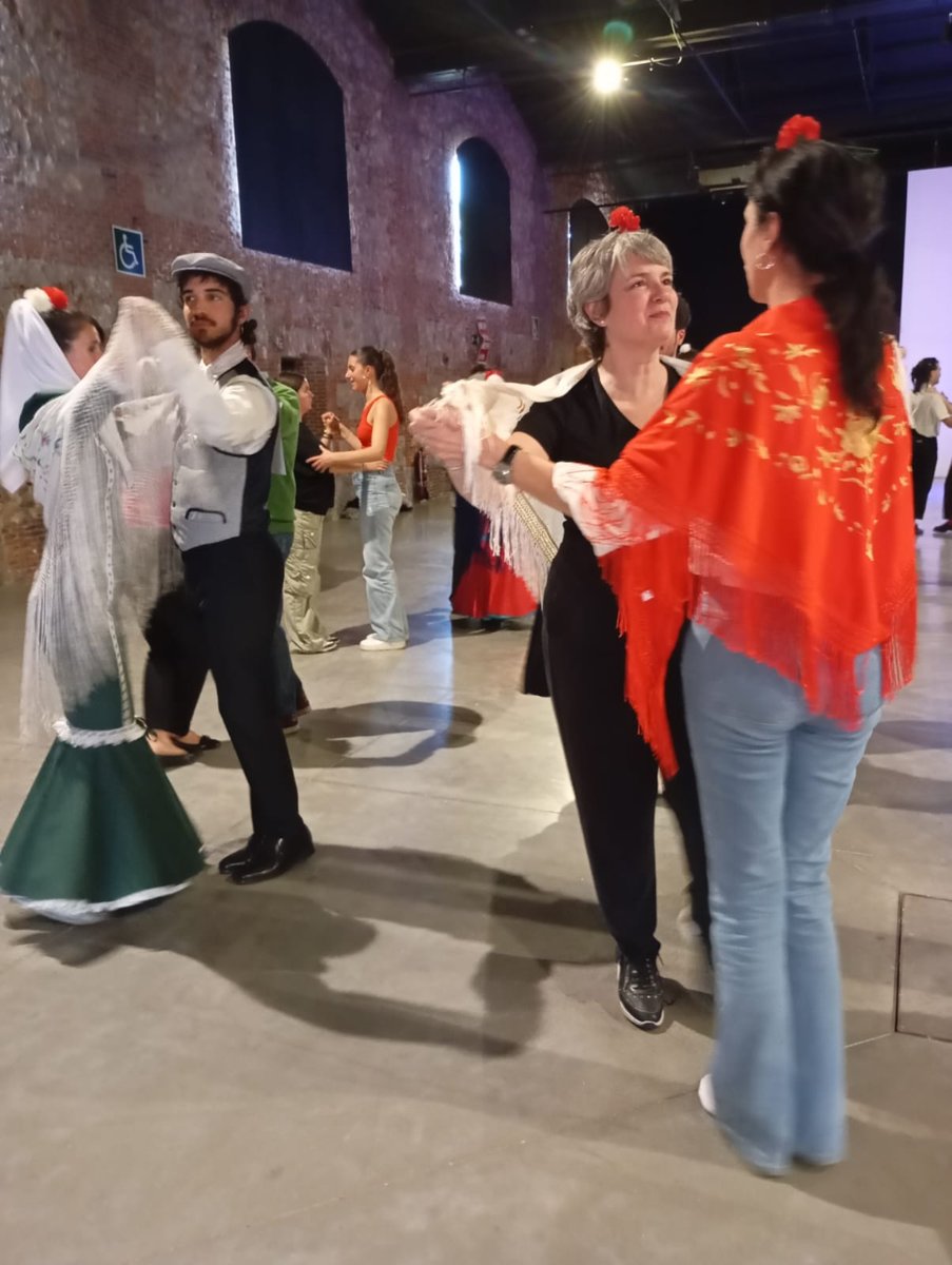 💃Con el taller de chotis se anticipan las Fiestas de #SanIsidro en #MataderoMadrid. Una programación de @madrid con una variada oferta de actividades para todos los gustos y edades. Del 10 al 15 de mayo la música será la protagonista en #PlazaMatadero🔻 mataderomadrid.org/programacion/s…