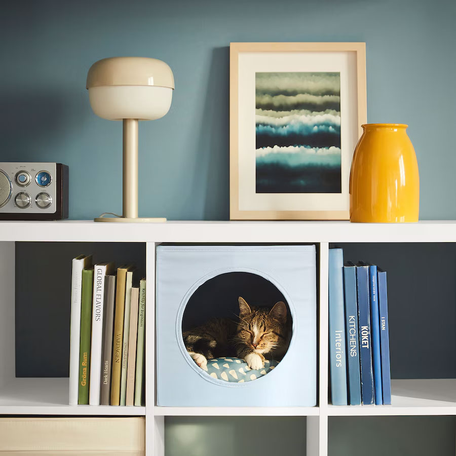 IKEA now sells a cat house for the KALLAX shelving unit. Have a nice evening. ikea.com/gb/en/p/utsadd…