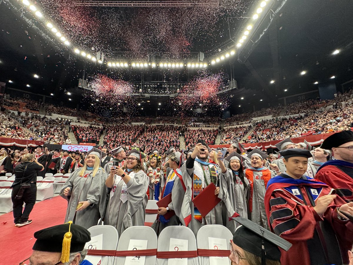 Welcome to our newest #MurrowFamily Alumni! Congratulations to the graduating class of 2024, which includes 200 undergraduates, 19 master’s students, and three Ph.D. students! #MurrowProud #CougGrad #WSU