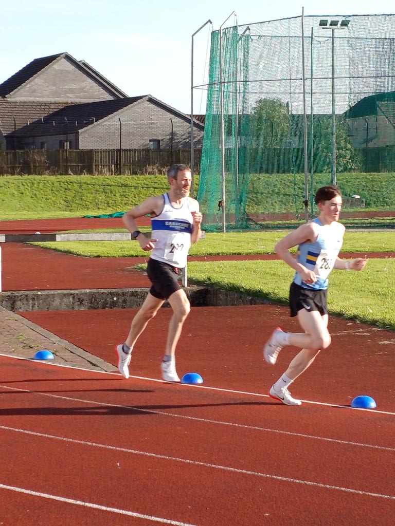 Kyle first up on 3K for @GGHarriers at Linwood Open @kilbarchanaac En Avant @AndyMcCall87 @stephenmcloone @greenocktele