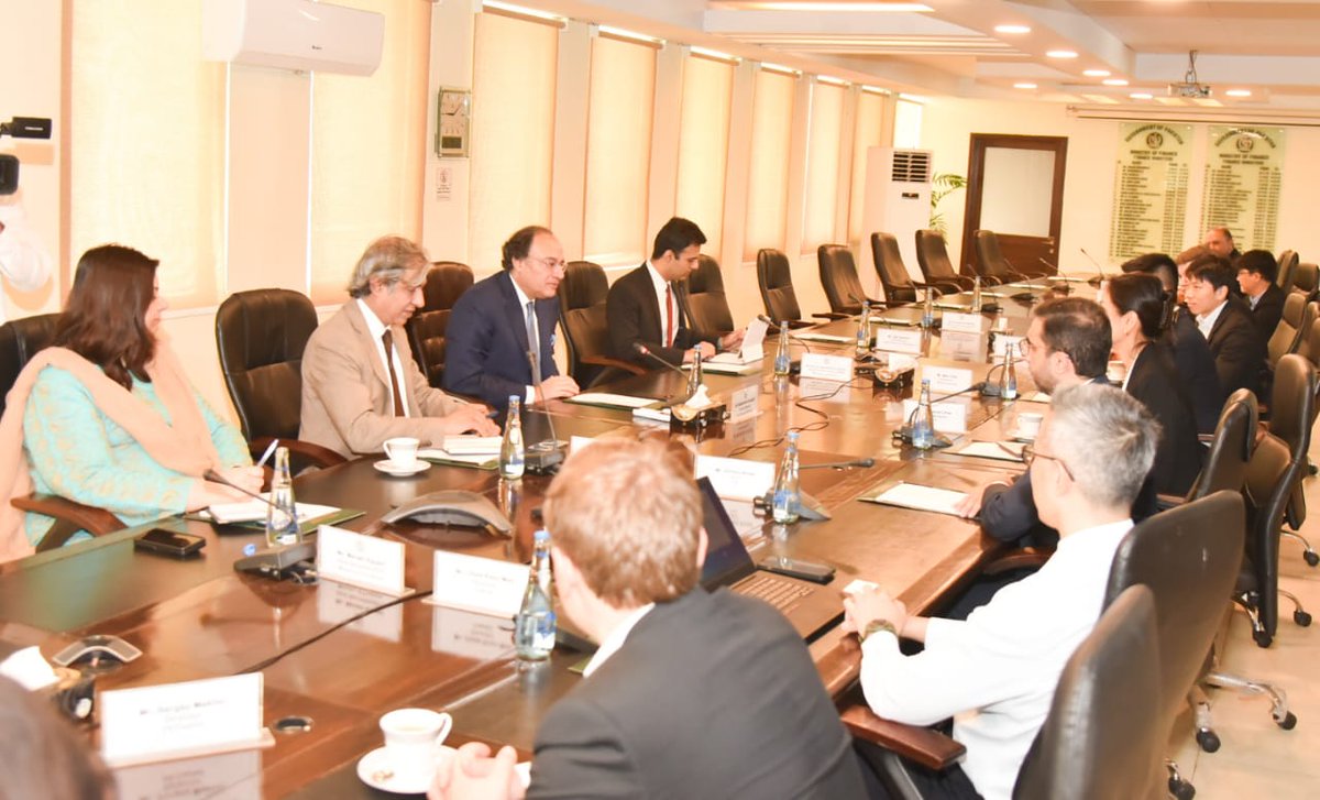 Federal Minister for Finance & Revenue Senator Muhammad Aurangzeb had a productive meeting with a delegation of International Investors, led by Mr. Ahmad Bozai, MD Citibank Pakistan.