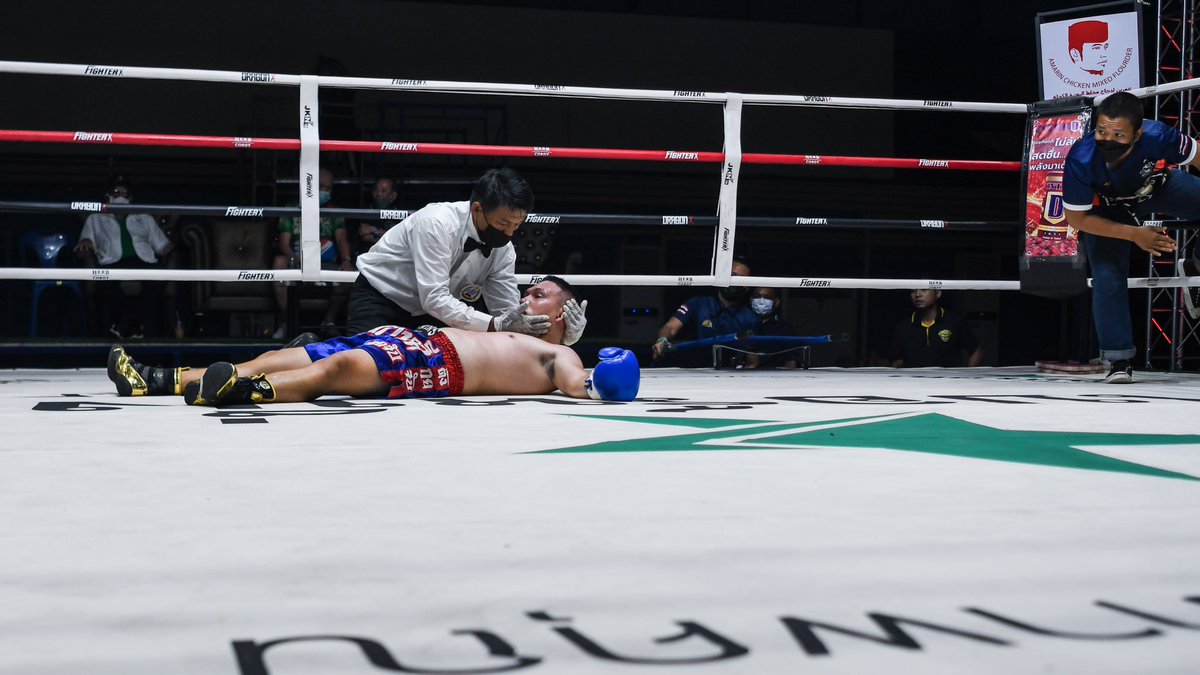 WMboxingmedia's tweet photo. Boxing story telling #boxingphotography https://t.co/l8ZWpLMJZc