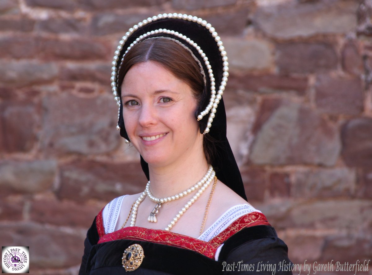 #OTD 11 May 1536 King's council arrived @TowerOfLondon instructed to use any means to extract #AnneBoleyn's confession Expecting a terrified prisoner instead they found the self-assured Queen holding out her hand to be kissed before bidding them begin their business #strongwoman
