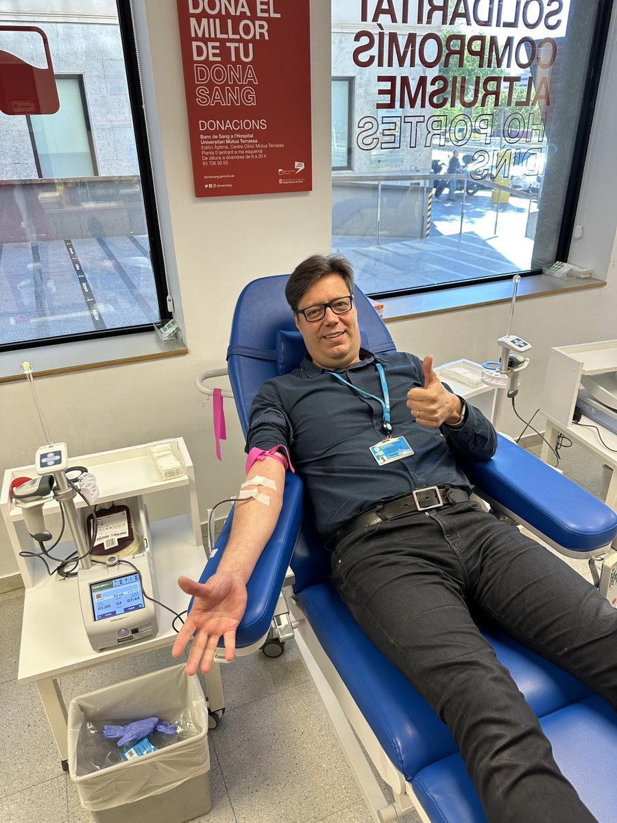 XavierRocaRamon's tweet photo. Avui he superat el pànic a les agulles i he anat a @donarsangterra per l’Olimpiada de Graus de la #SetmanaCulturalUPCTerrassa . Tracte exquisit a @Mutua_Terrassa . Següents reptes: acabar la cursa i rebaixar temps en el concurs de flams de dijous 😂@eseiaat_upc @DelegESEIAAT https://t.co/uw9wn7vVut