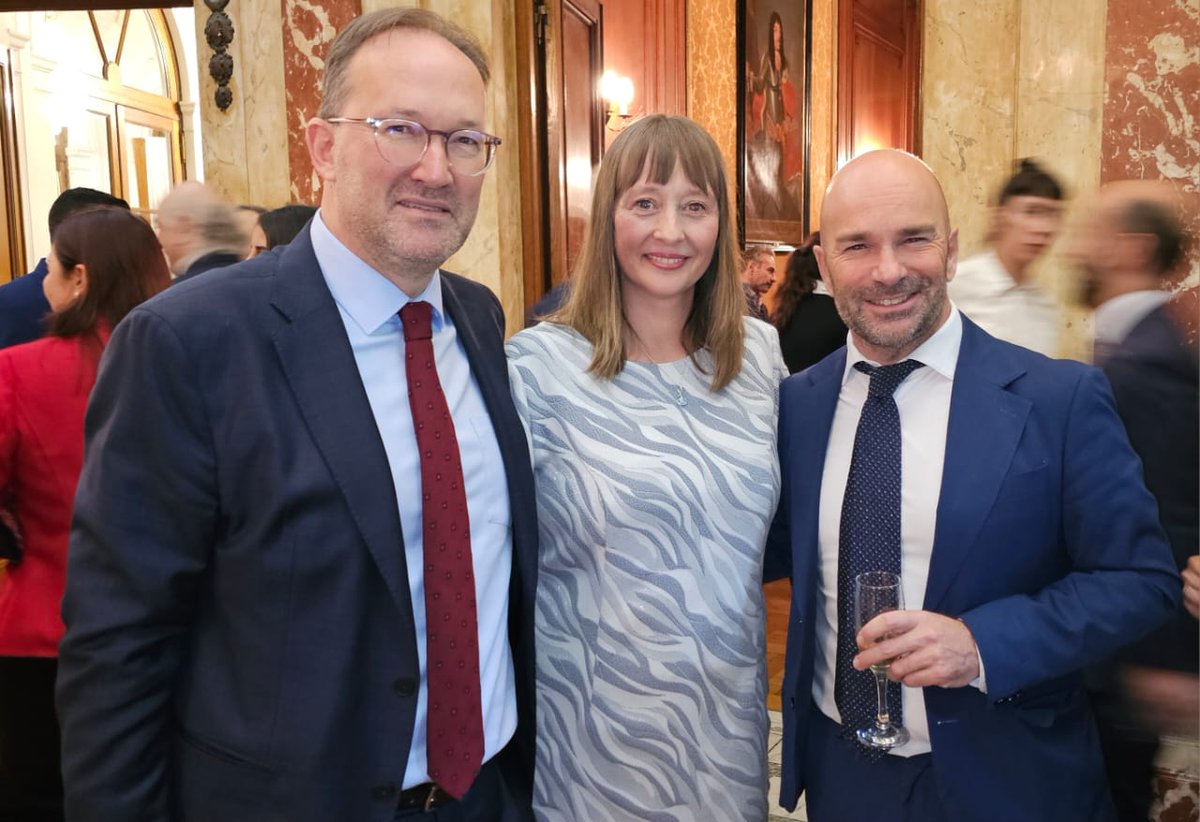 Celebrando el Día de la Constitución de Polonia, junto a la Embajadora 🇵🇱 Aleksandra Piątkowska y el Embajador 🇧🇪<a href="/karlDhaene/">Karl Dhaene</a>.

Y hemos celebrado recientemente el 20° aniversario de la adhesión de Polonia a la UE 🇪🇺

¡Felicidades 🇵🇱!
<a href="/PLenArgentina/">PLenArgentina</a>