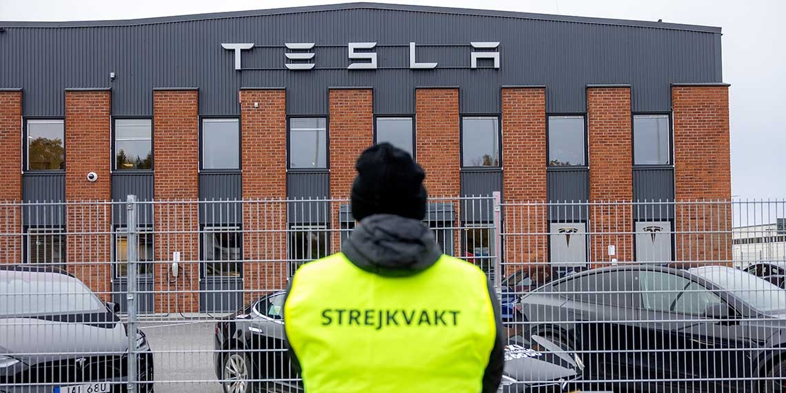 #Unifor stands in solidarity with #Tesla auto workers in #Sweden who have been on strike for 6 months, fighting against union busting and for their right to collective bargaining. Despite the strong tradition of labour negotiations in Sweden, @elonmusk's #Tesla continues to…