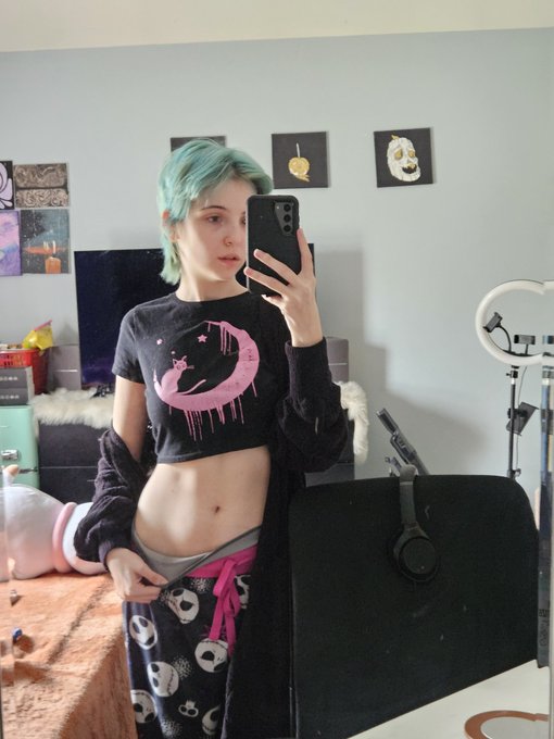 Who wants rip my pajamas off this morning? https://t.co/RNhroRNQzt<a href="/tag/bottom"class="tags"><span>#bottom</span></a><a href="/tag/ftm"class="tags"><span>#ftm</span></a><a href="/tag/twink"class="tags"><span>#twink</span></a><a href="/tag/boypussy"class="tags"><span>#boypussy</span></a>