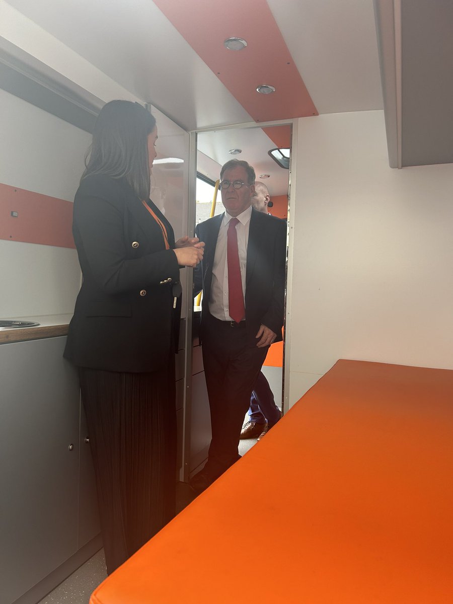 It was great to show @ColmBurkeTD, Minister of State with Responsibility for the National Drugs Strategy, our mobile harm reduction unit the #VanaLiffey. Based in Limerick City our Midwest team delivers important outreach services across the #MidwestRegion using this vehicle!