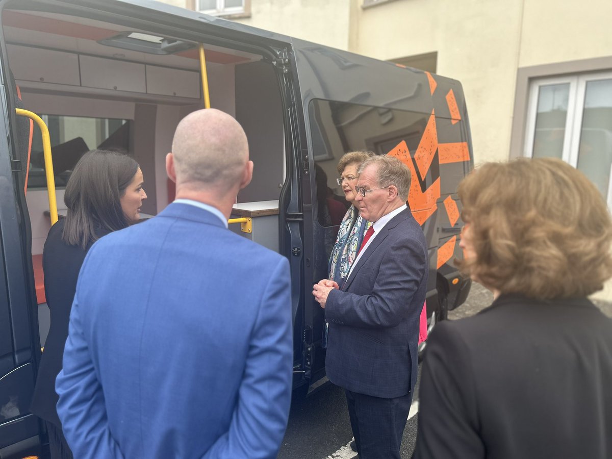 AnaLiffey's tweet photo. It was great to show @ColmBurkeTD, Minister of State with Responsibility for the National Drugs Strategy, our mobile harm reduction unit the #VanaLiffey.
Based in Limerick City our Midwest team delivers important outreach services across the #MidwestRegion using this vehicle! https://t.co/v6RmdChaY5