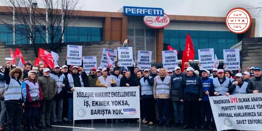 tekgida's tweet photo. Perfetti van Melle (PvM) Türkiye’de yerel yönetim sendika üyelerini tehdit etti, korkuttu ve taciz etti; bu eylemler, IUF üyesi Tekgıda-İş’in Mentos ve Chupa Chups şekerleme üreticisinin Türkiye’deki iki fabrikasındaki işçileri başarılı bir şekilde örgütlemesinin ardından başladı.
https://t.co/vlQ1I5K2mZ

#mentos #chupachups #perfettivanmelle @IUFglobal  @PVMTurkey @PVMItalia @PVM_Official